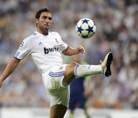 开云体育-体育跨域风云录，更衣室密谈、转会暗流与季后赛烽烟，赛场暗涌，更衣室、转会窗与季后赛的终极较量